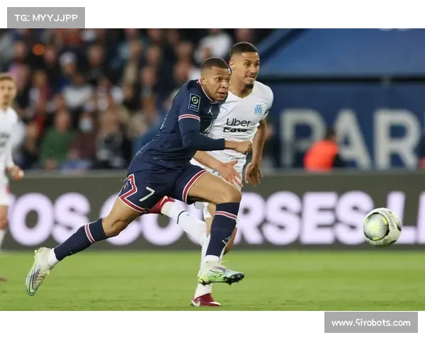 巴黎圣日耳曼与马赛比赛策略对比分析探讨球队战术与关键球员表现